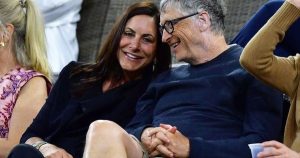 Bạn gái mới của Bill Gates lên tiếng về bê bối ngoại tình của tỷ phú?